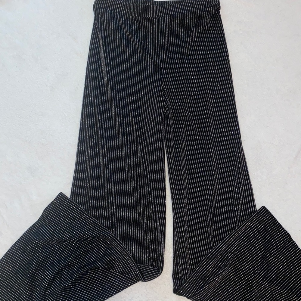 Brand: Forever21, size: large, black pants and top